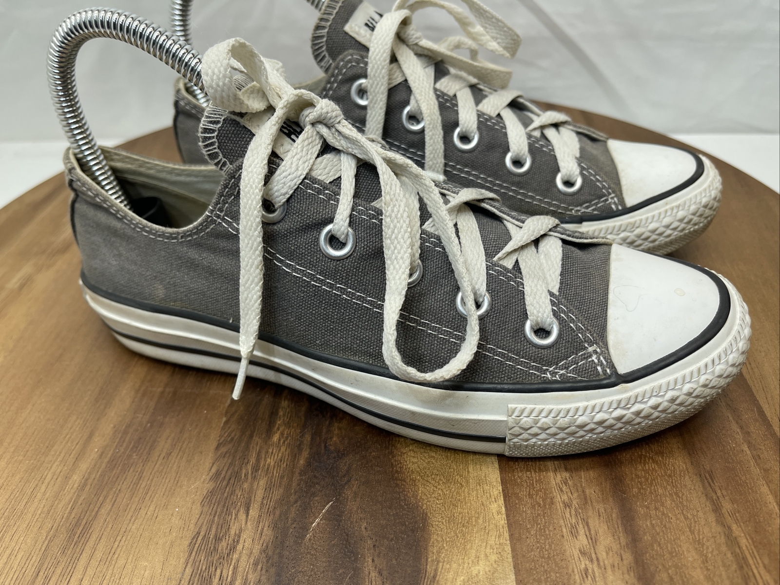 EUC Converse All Stars Shoes Sneakers Low Top Gray Mens 4 Womens 6 Unasex