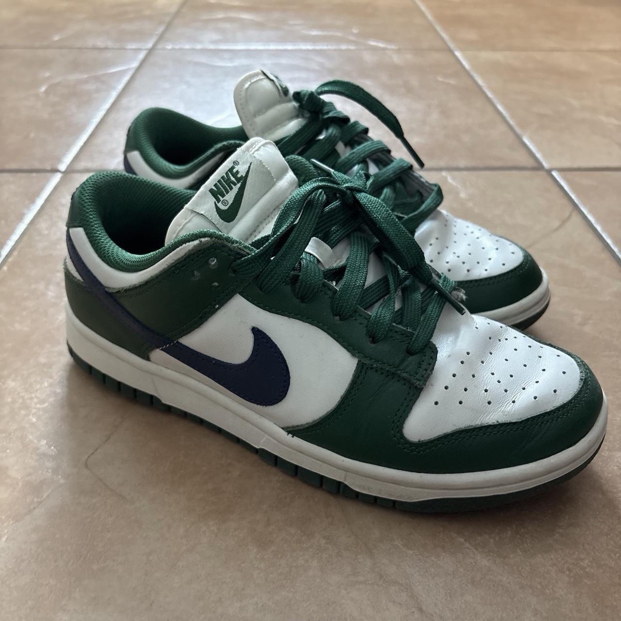 green women’s dunks