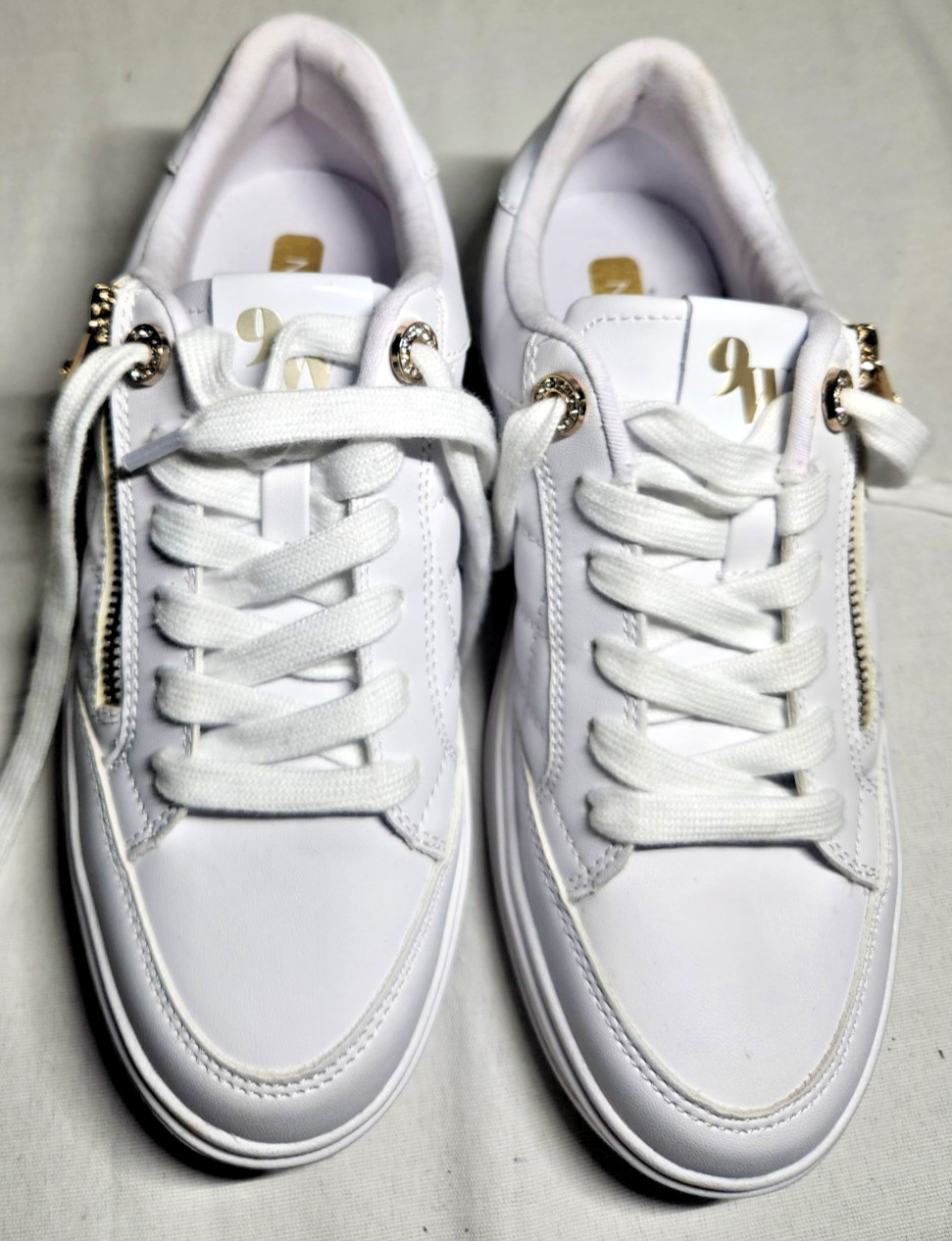 Women’s White Quilted Sneakers Size 8M – Gold Zipper Accent & Logo Detail