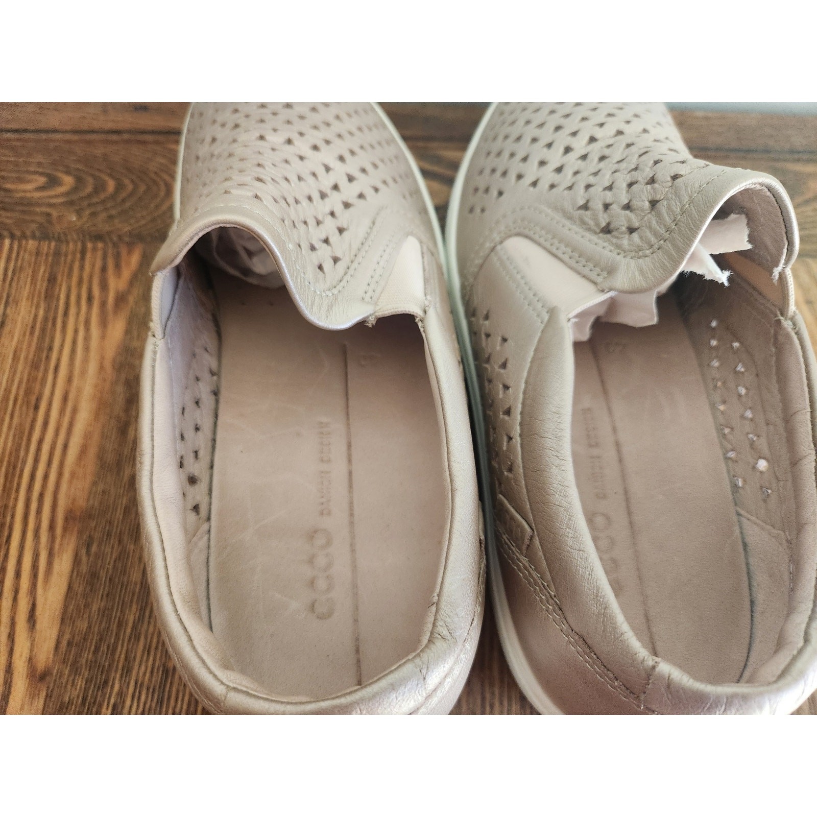 ECCO Women’s Soft 7 Laser Cut Slip on Sneakers Champagne Metallic Finish Sz 9