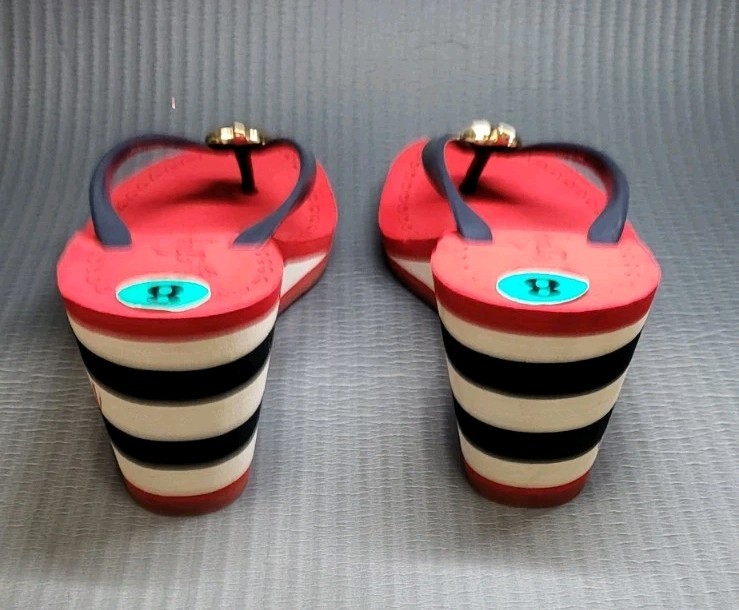 Juicy Couture «Laney» Wedge Thong Vintage Y2K Gold Apple J263000 Red Sz 8 RARE