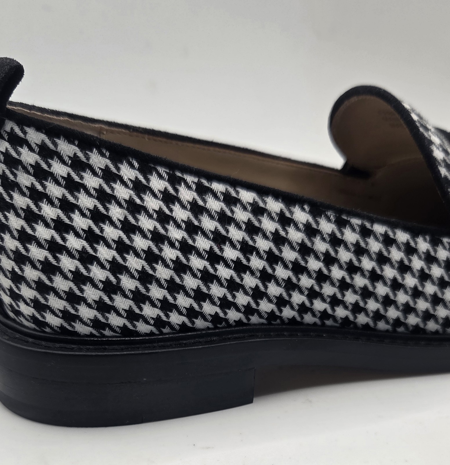 ANN TAYLOR Preppy/ Retro Loafer Flats Size 7 Black And White Slip Ons
