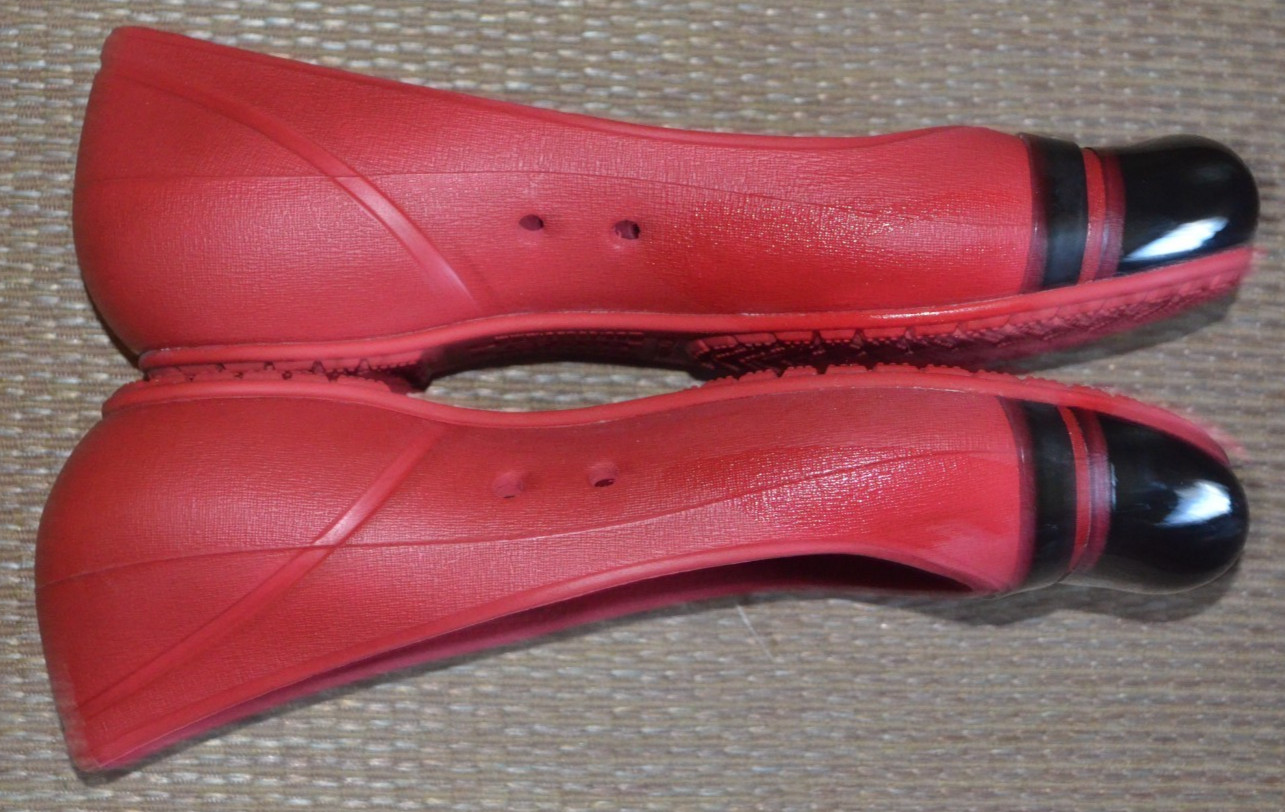 Crocs 12300 Cap Toe Slip On Ballet Flats Red Black Pointed Toe Sz 7