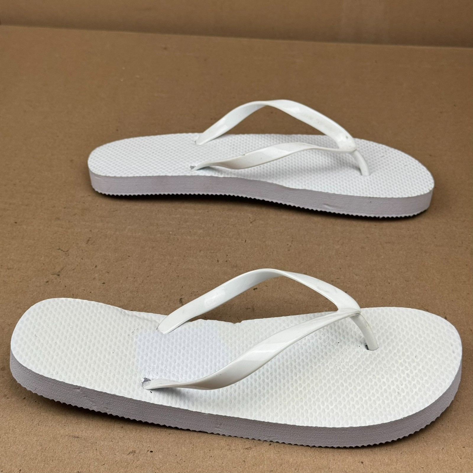 Unisex White Flip-Flops – EU Size 38/39 (US Women’s 7.5-8.5 / Men’s 6-7)