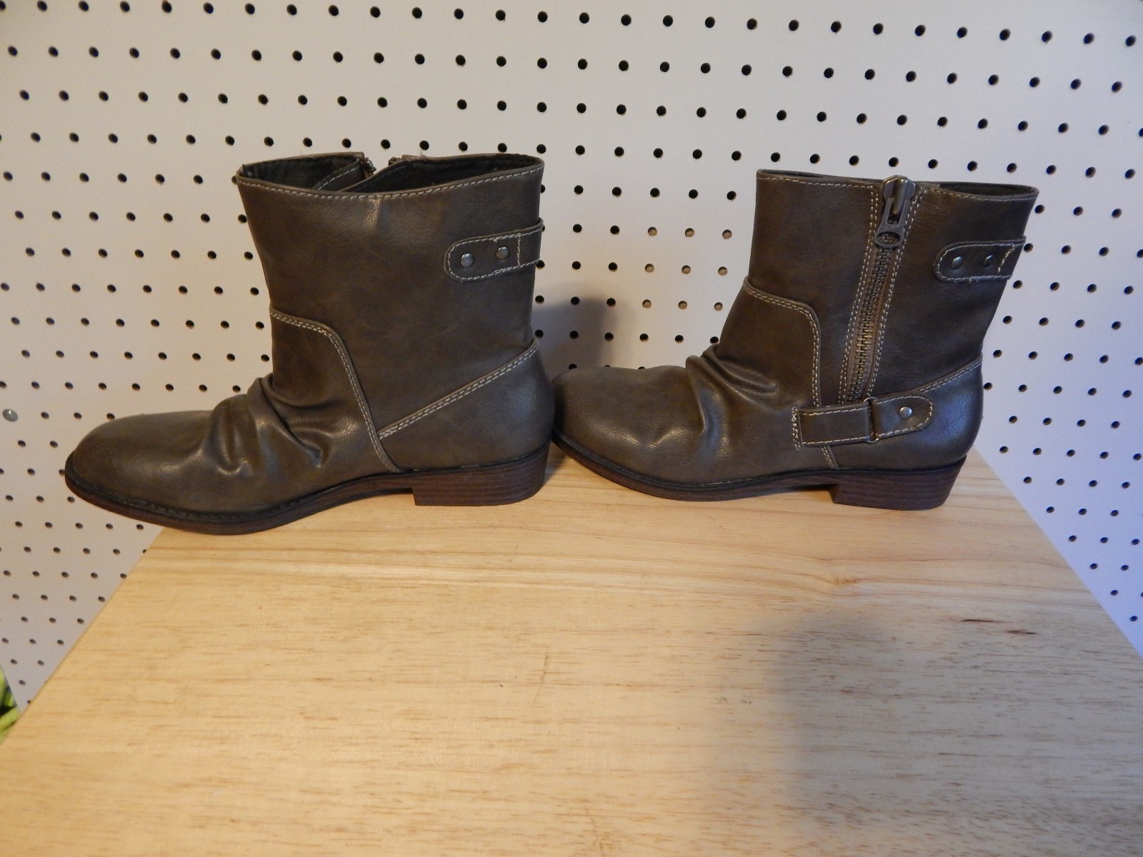 Womens ALDO ankle boots – size 37 – US size 6.5 – brownish gray
