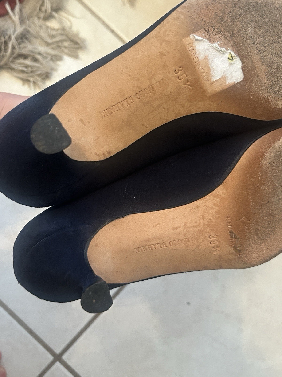 Manolo Blahnik 35.5 Blue Suede Kitten Heel Pump