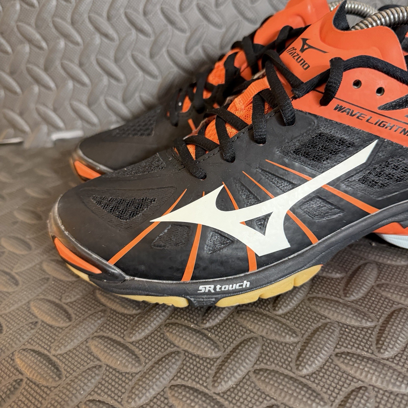 Mizuno Wave Lightning Z2 Orange/Black Volleyball Shoes Women Size 8.5 Excellent