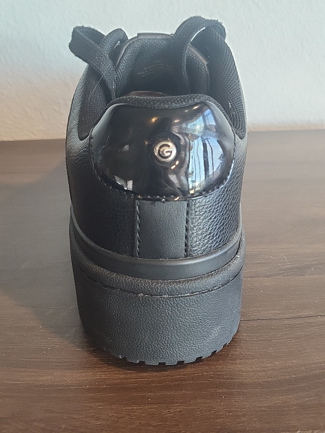 Guess LOS ANGELES Sneakers BLACK QUILTED LACE UP WOMEN’S SZ 9M Pre Owned