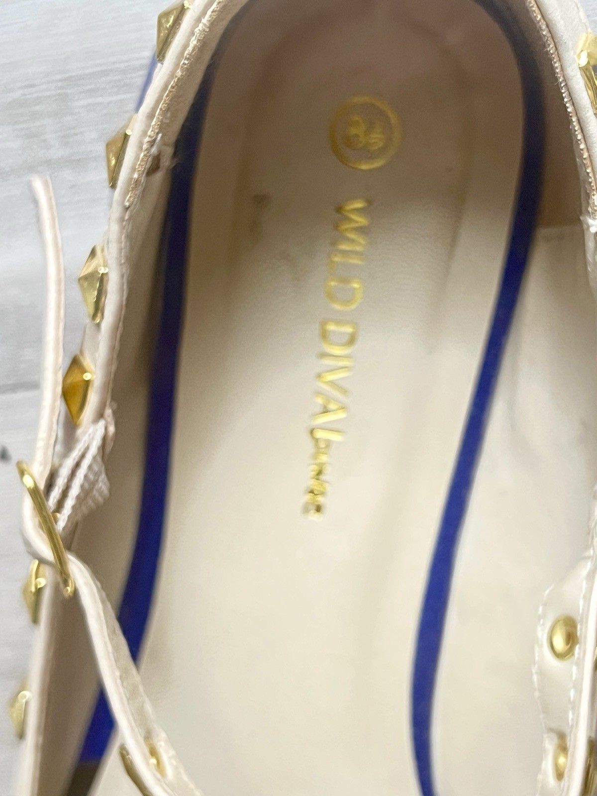 Wild Diva Lounge Blue Studded Pointed Toe T-Strap Buckle Flats 8.5 M