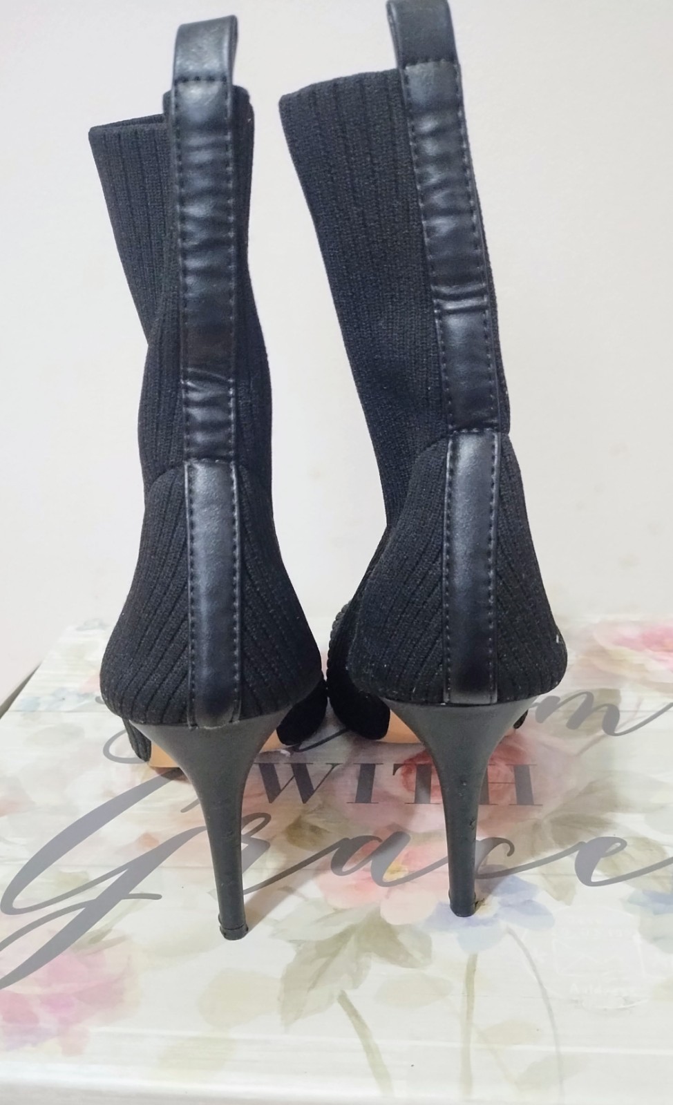 Celebrity Style Catherine Malandrino Stilleto Pointy Toe Sock Ankle Booties Sz 9