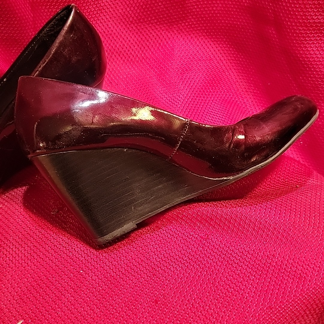 NEIMAN MARCUS Patent WINE / BURGUNDY Wedge Heel SHOES Size 6.5 leather 37 (?) eu