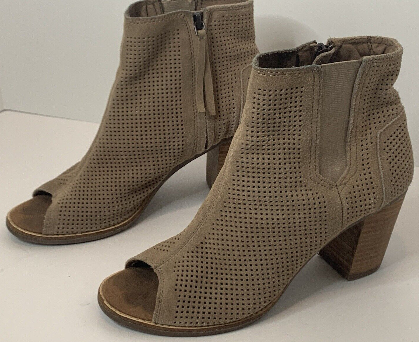 TOMS «Majorca» Perforated Peep Toe Ankle Boots Womens Size 8.5 Tan, Side Zipper