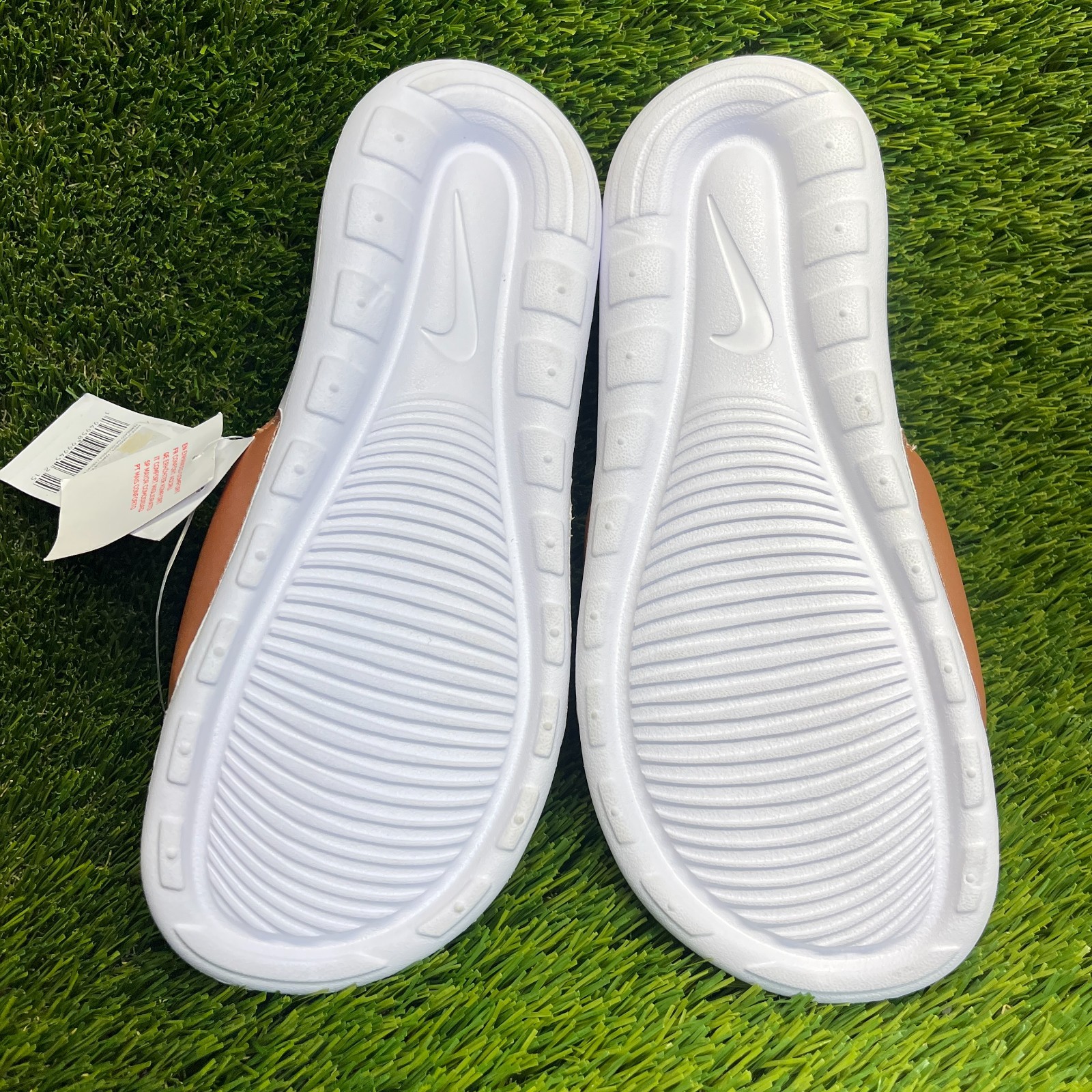 Nike Victori One Womens Size 8 Gold White Beach Walking Outdoor Slide Sandals
