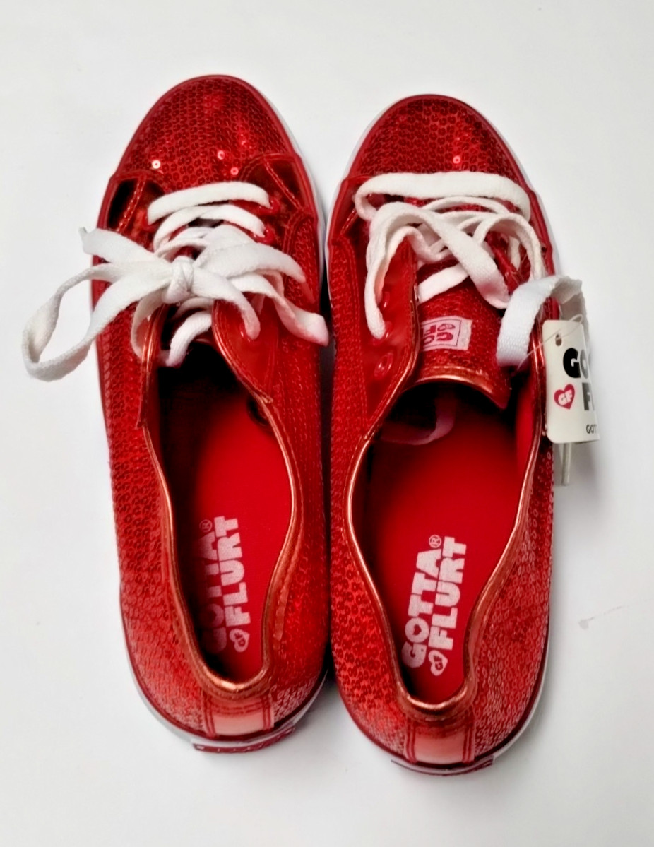 Gotta Flurt Women’s Size 8.5 Sparkling Red Sequin Sneakers with White Laces NWT