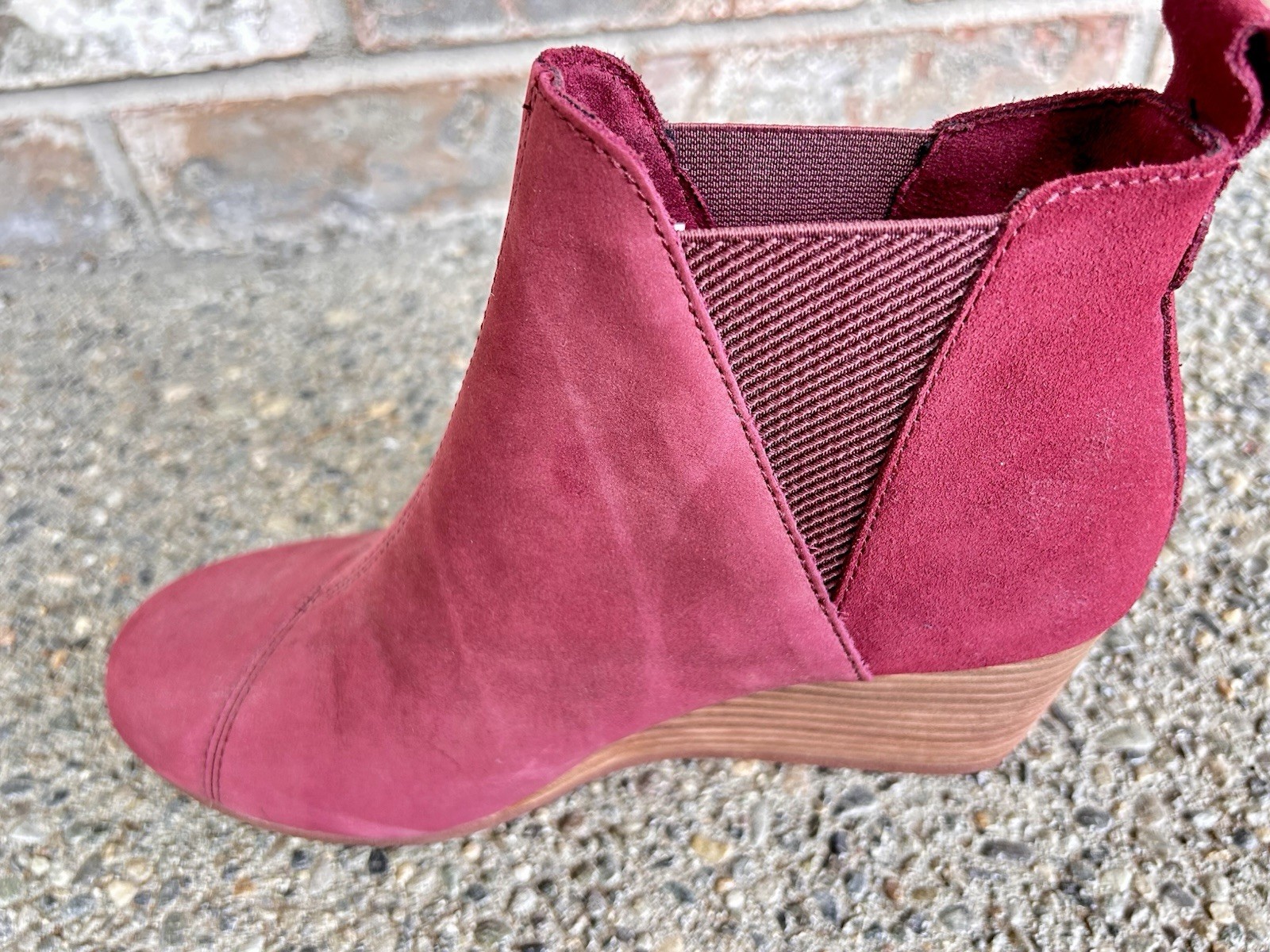 TOMS Kaia Womens Ankle Booties Sz 8 Rose Suede Slip On Round Toe Wedge “MINT”