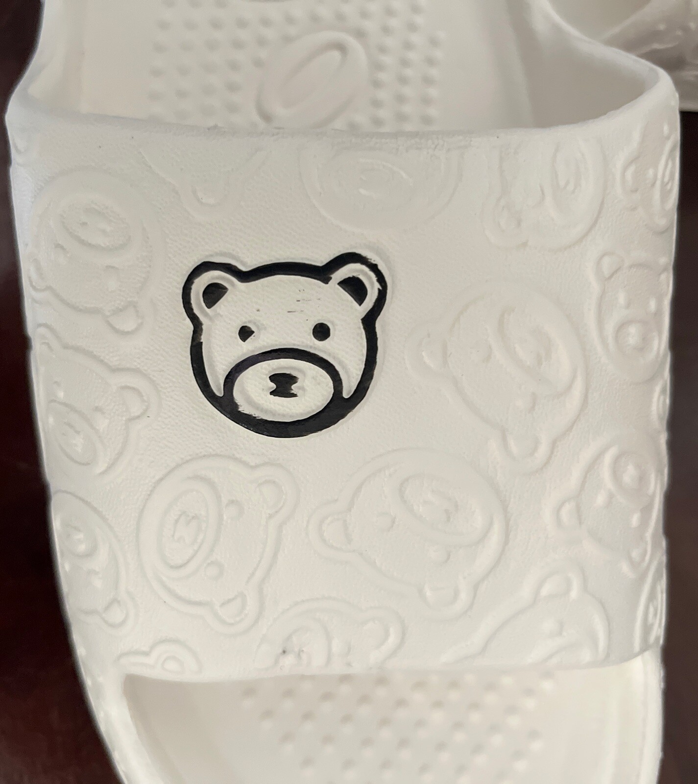 NEW CUTE BEAR PILLOW SLIDES WHITE SZ 9-10 GARDEN BATHROOM SHOES NIB USA