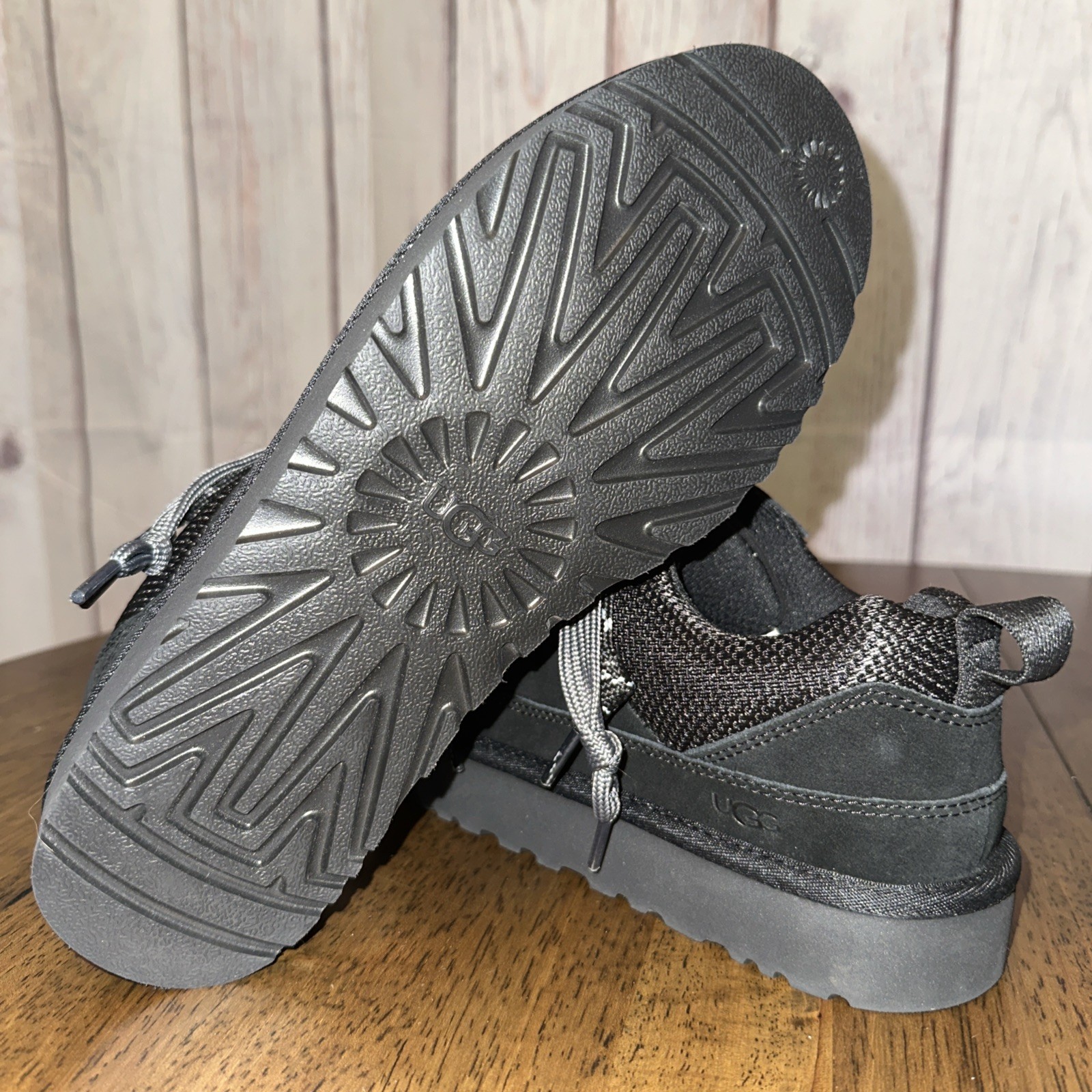 UGG Lowmel Sneaker Women’s Size US 10 Black 1168890