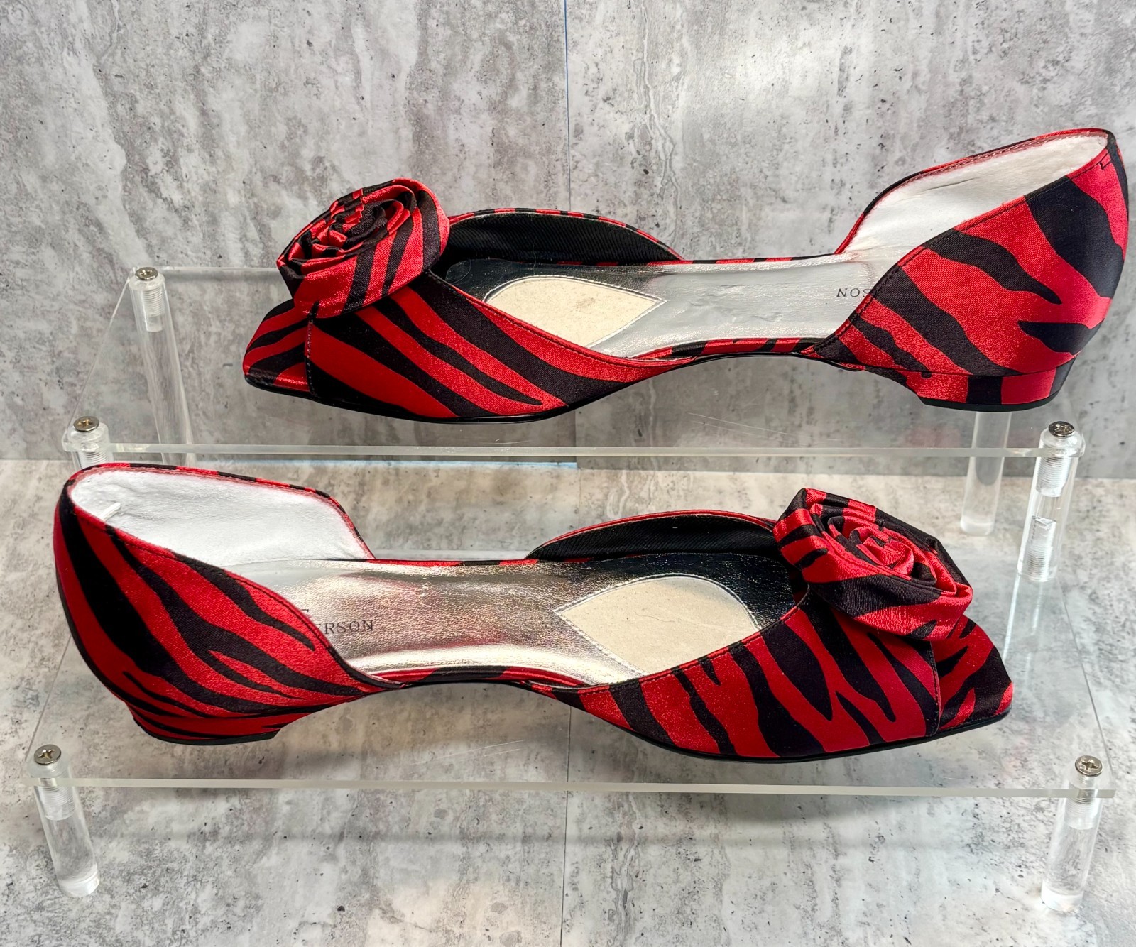 Ros Hommerson Monet Red Black Rose Accent Dressy Flats Slip Ons 9M