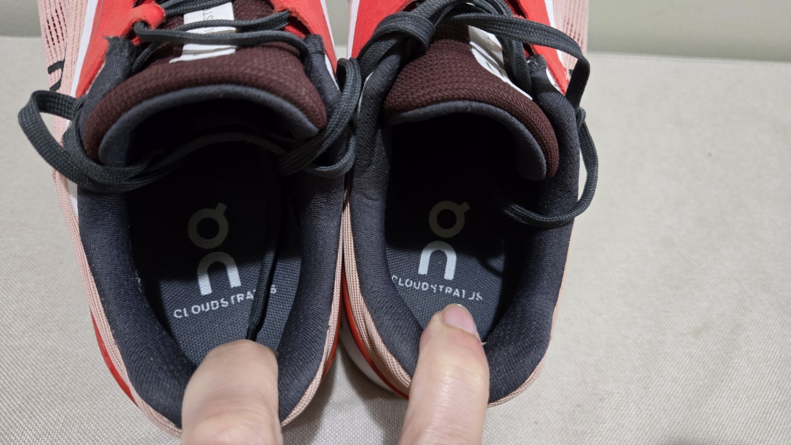 On CLOUD Cloudstratus Running Shoes WOMENS SZ 8.5 VERY NICE!