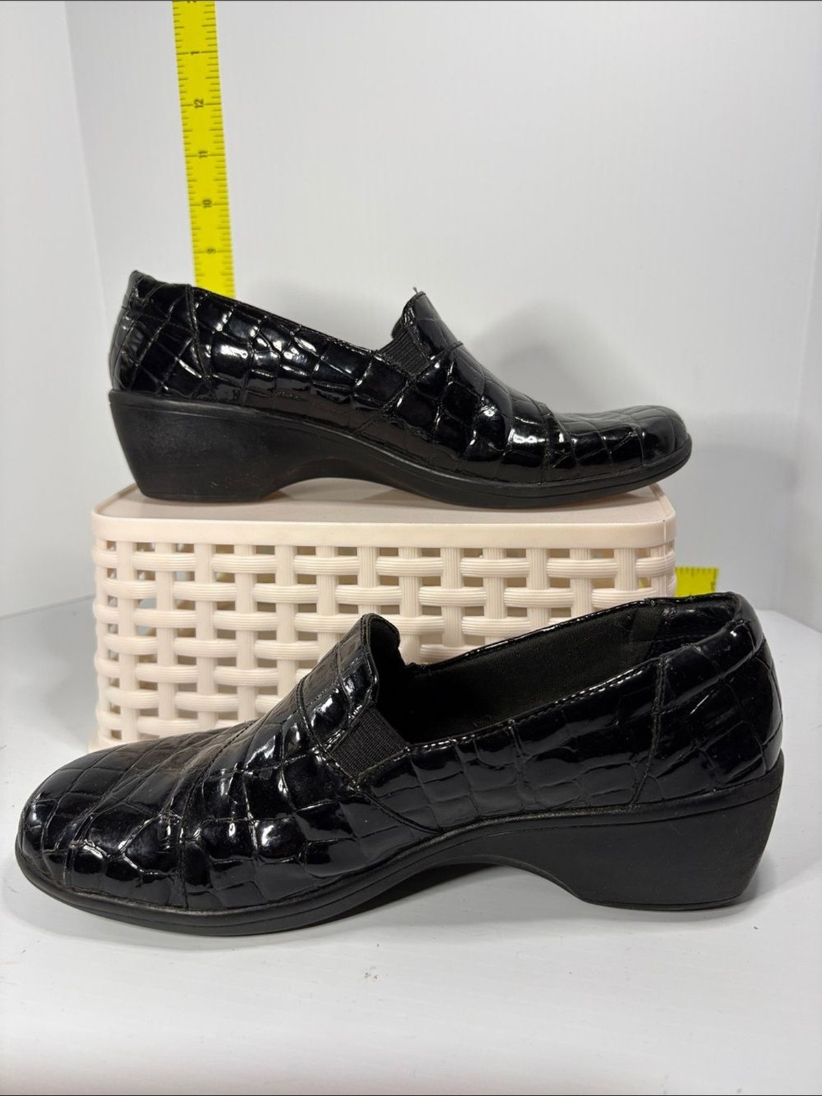 Clark’s 6 Women’s Black Croc-Embossed Slip-On Wedge Loafers. Box 27
