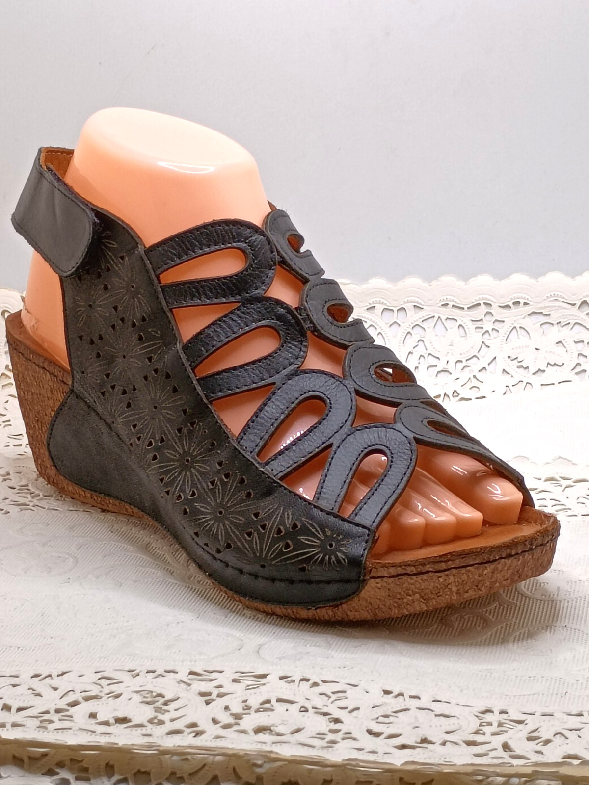 Spring Step Inocencia Women’s Size 9 US / 40 EUR Black Leather Wedge Sandals