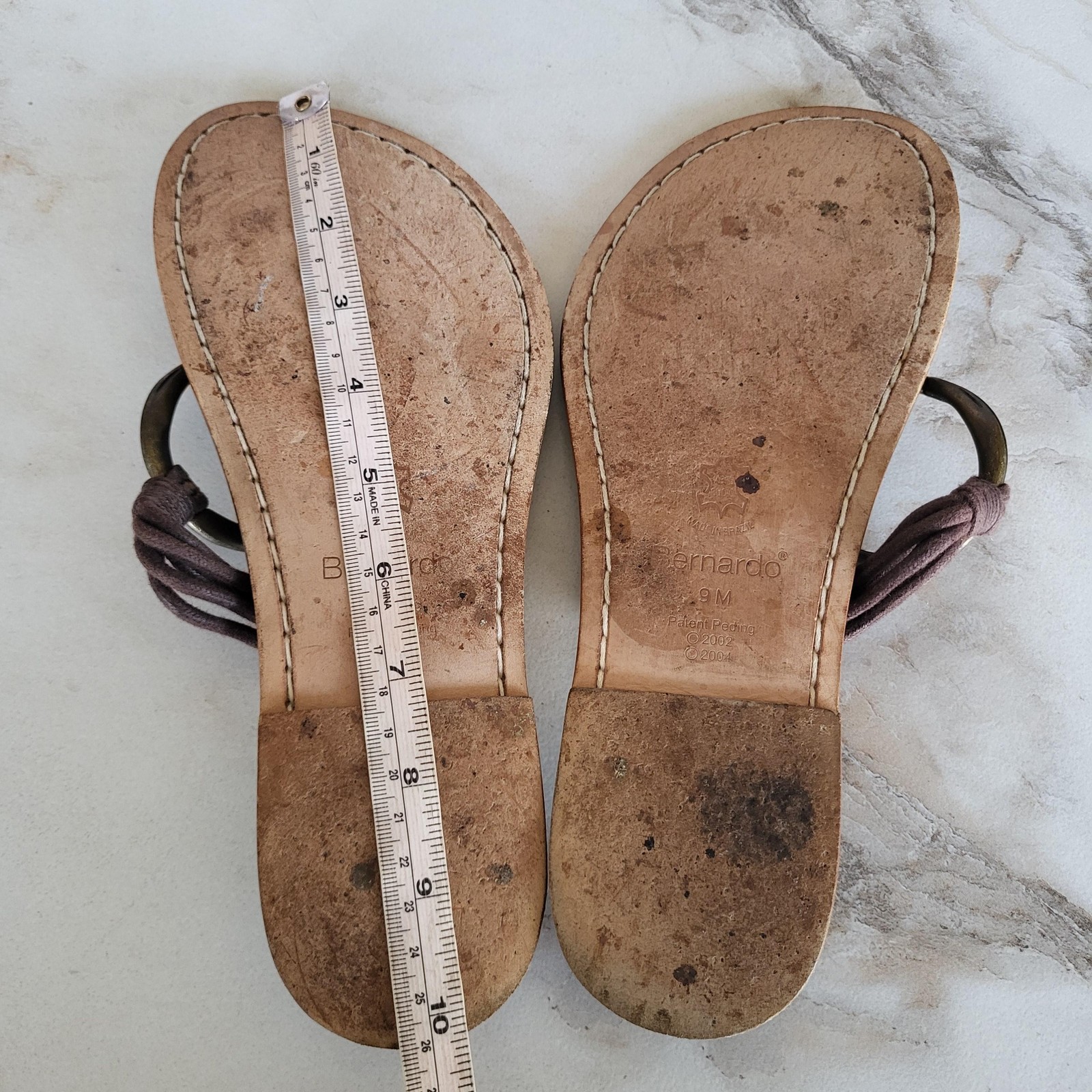 Vintage Bernardo Sandals Womens Size 9 Brown Leather Thong Medallion Slip On