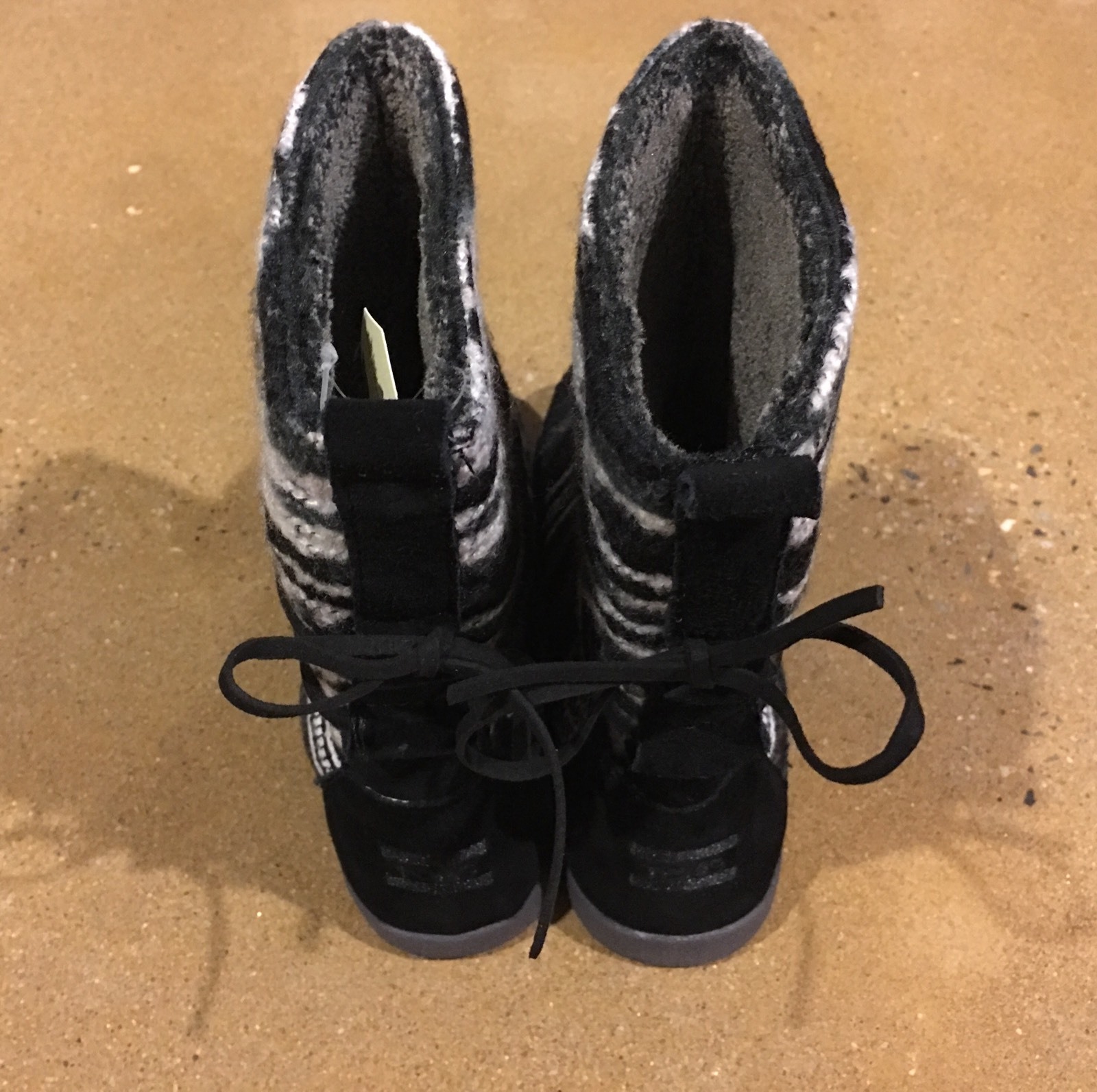Toms Nepal Boots Size 6.5 US Women’s Black Suede Textile Mix Faux Fur Lined $99