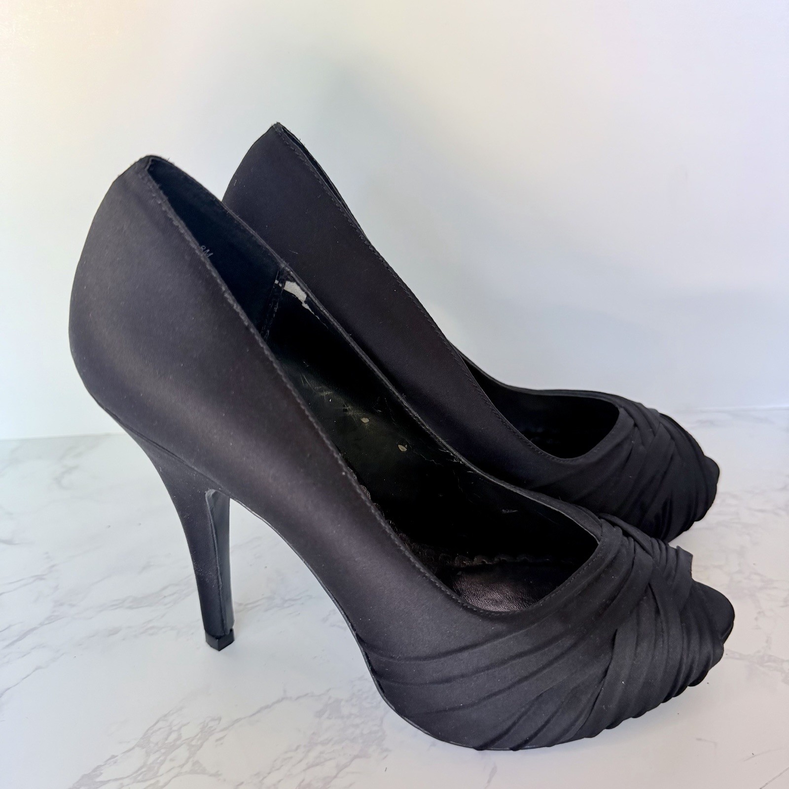 Women’s Black Faux Silk Peep Toe Slip On Stiletto Pumps 8M Pleated