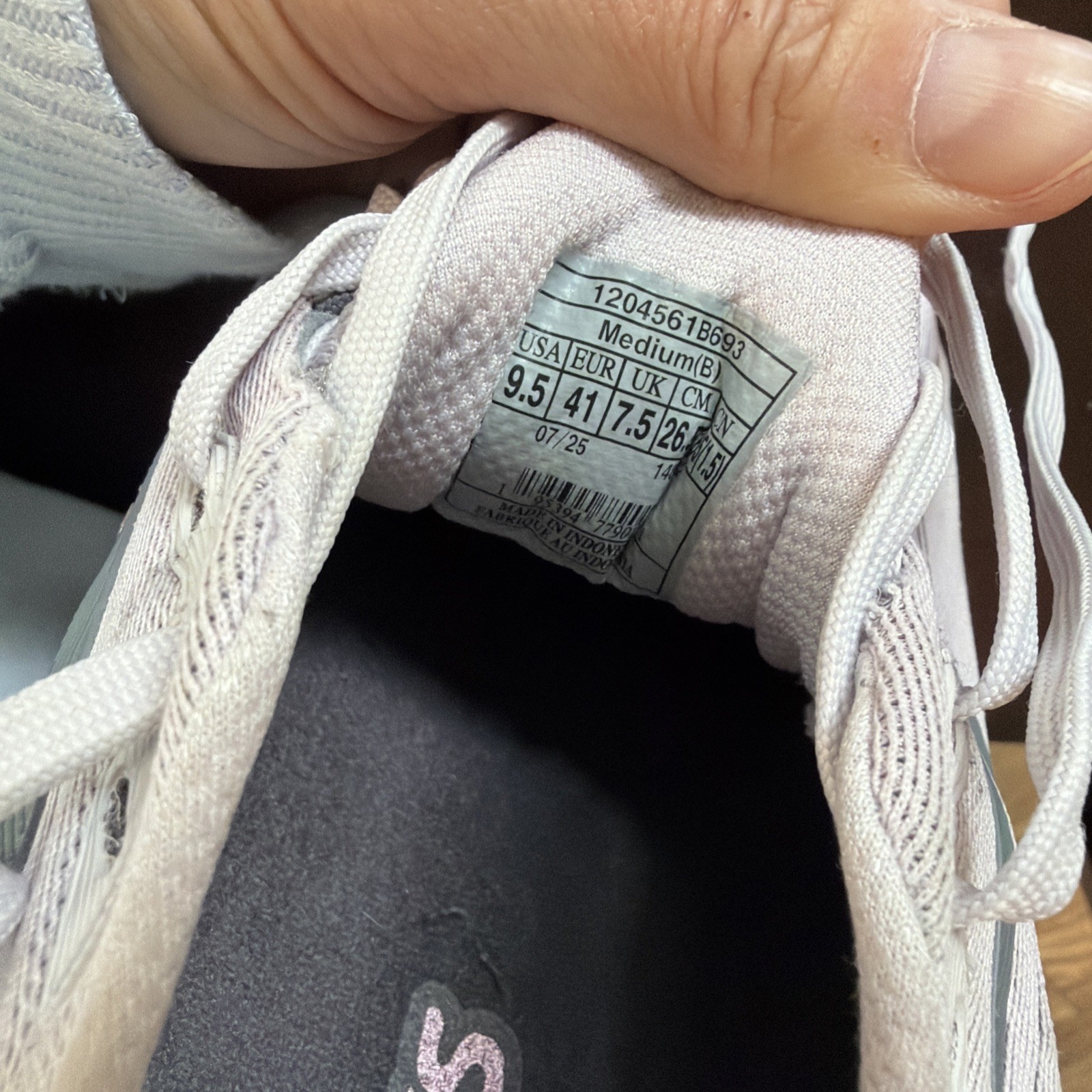 Brooks Revel 8 Women’s Size 9.5 B Running Shoes White Mauve Pink Sneakers EUC