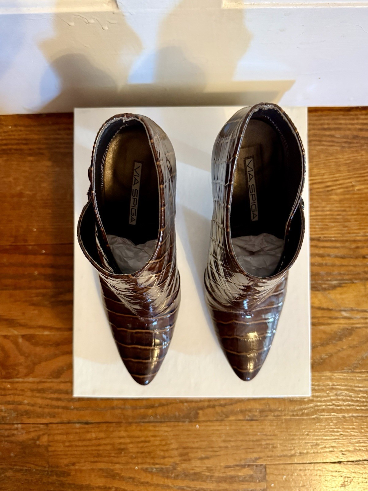 Via Spiga «Lydia» Brown Patent Leather Embossed Alligator Ankle Boots Booties 7