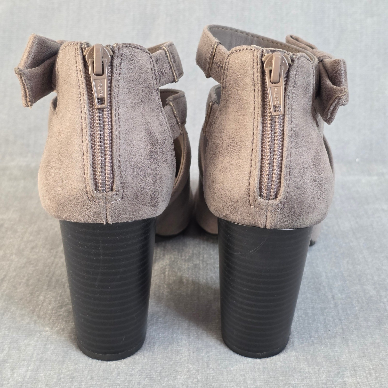 LC Lauren Conrad Peep Toe Booties Womens 7 Grey Java Bow Cut Out Block Heel