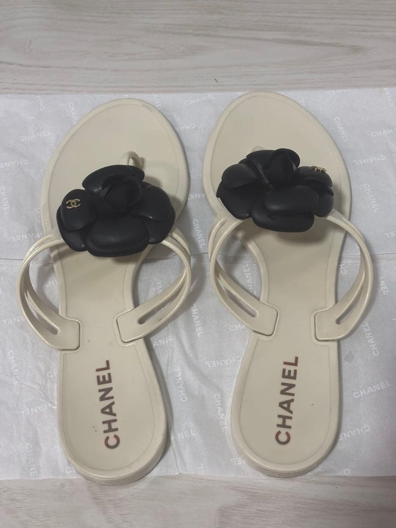 CHANEL Camellia Beach Sandals Size 38 24cm Black White Excellent Condition