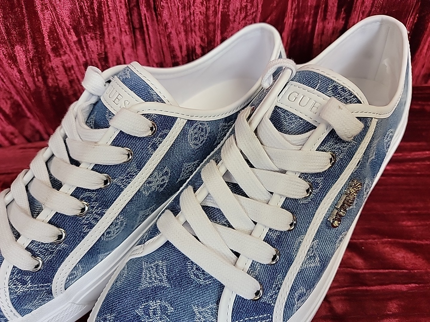 GUESS Women’s 10 Jelexa casual shoe Sneaker Medium Blue 420 new no box style