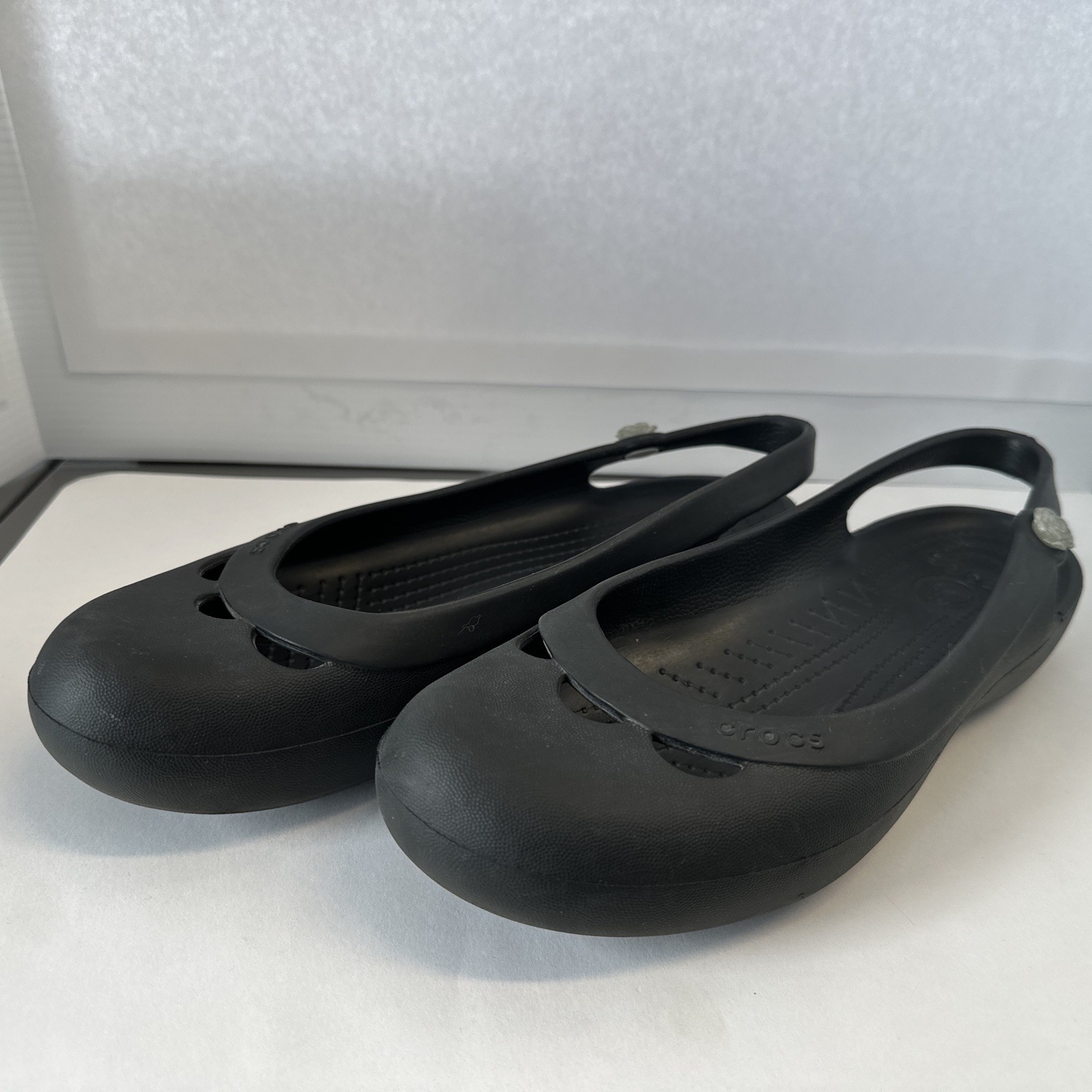CROCS Jayna Slingback Flat w/ Crystal Charm Women’s 9 Black EUC
