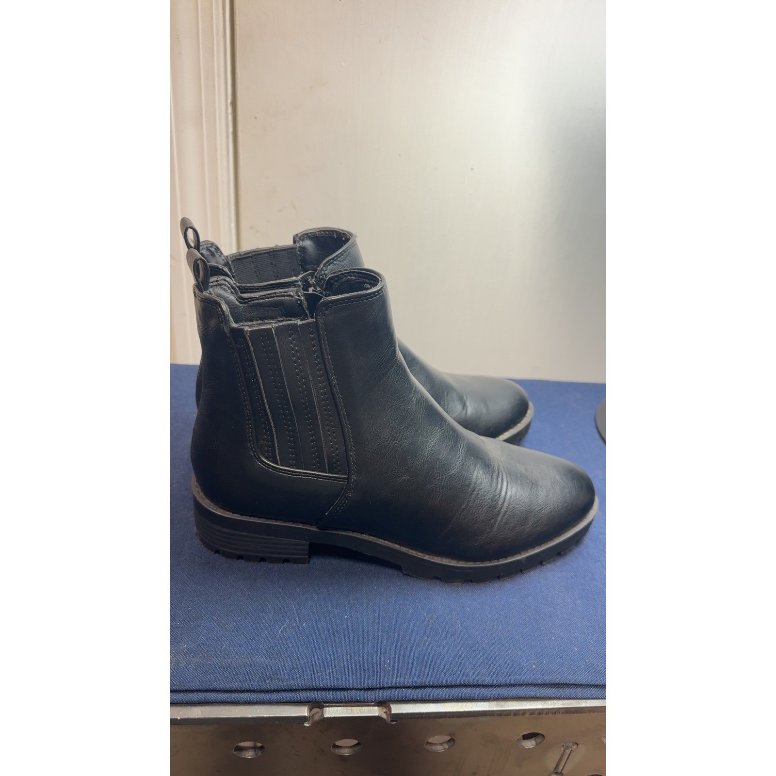 Time & Tru | Black Chelsea Ankle Boots Faux Leather Side Zip Lug Sole | Size 8