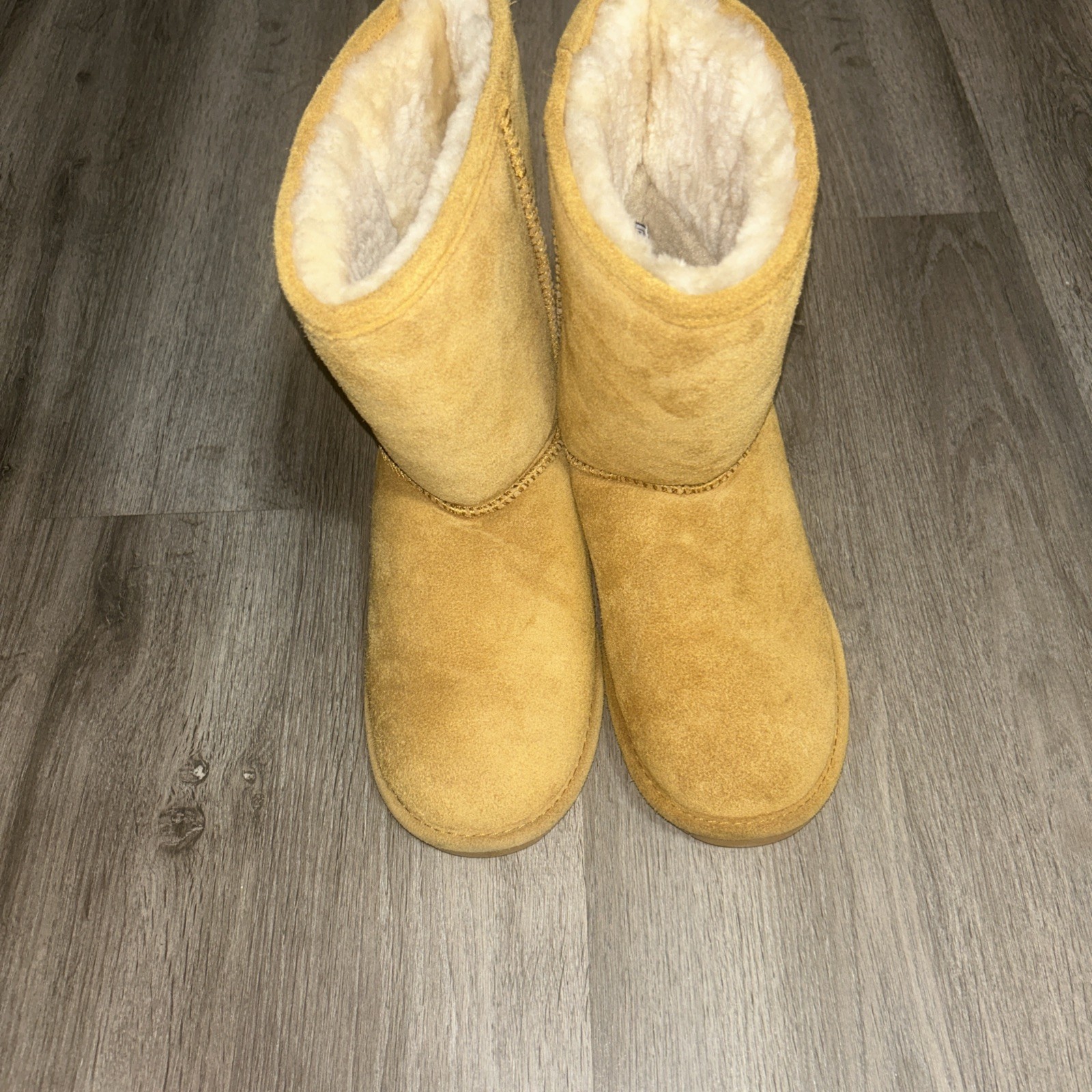 Bearpaw 608W Emma Short Boot Sz. 10 Golden Brown