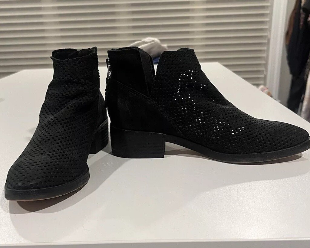 Dolce Vita Sher Perforated Bootie Laser Cut Back Zip Black Suede 7.5