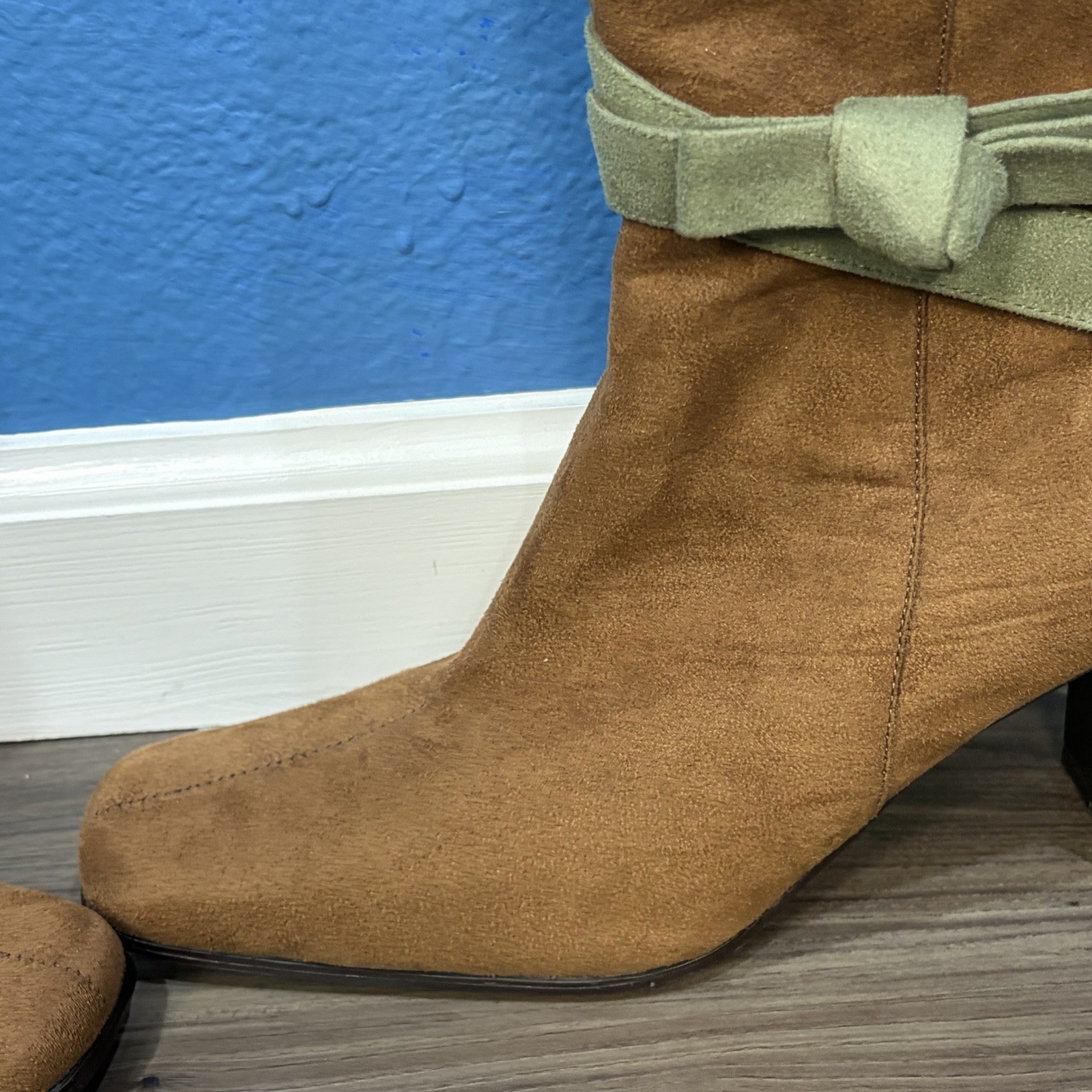 Vintage Suzanne Somers Brown Faux Suede Boots Green Bows Square Heel Women 9M