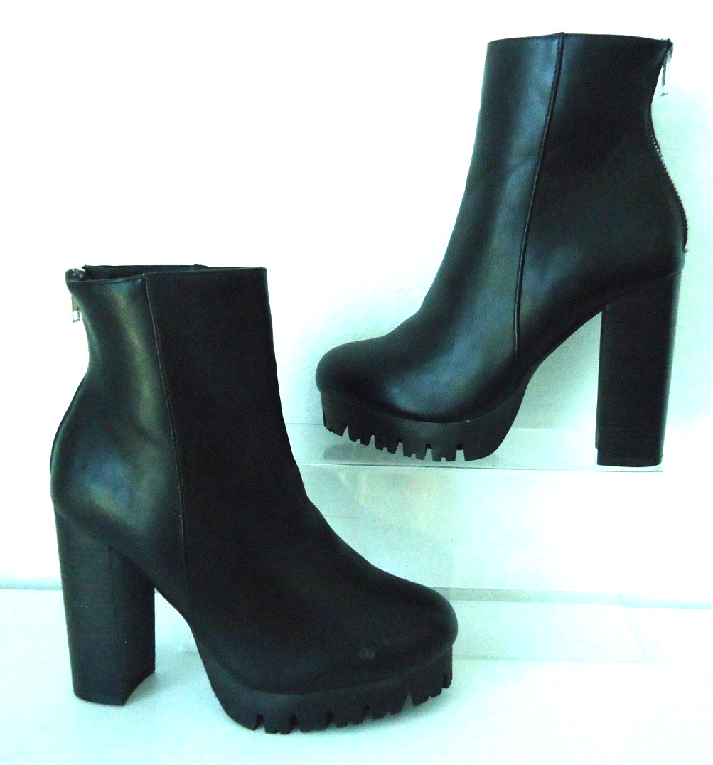 FASHIONNOVA Los Angeles Black Boots Platform Tractor Sole Size-9/39