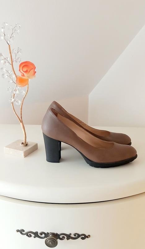 Women Baldinini heels beige leather 38