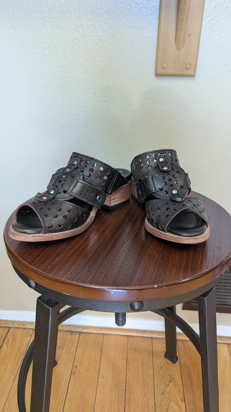 New In Box Freebird by Steven Moonstar On Leather Sandals Size US 7