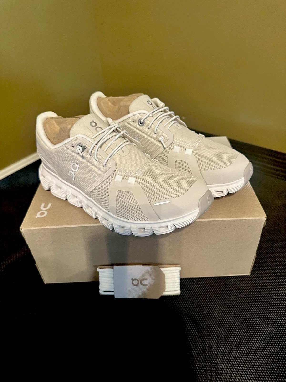 On Cloud 6 Women’s White Mesh Lace-Up Low Top Running Sneakers 3MF10060276