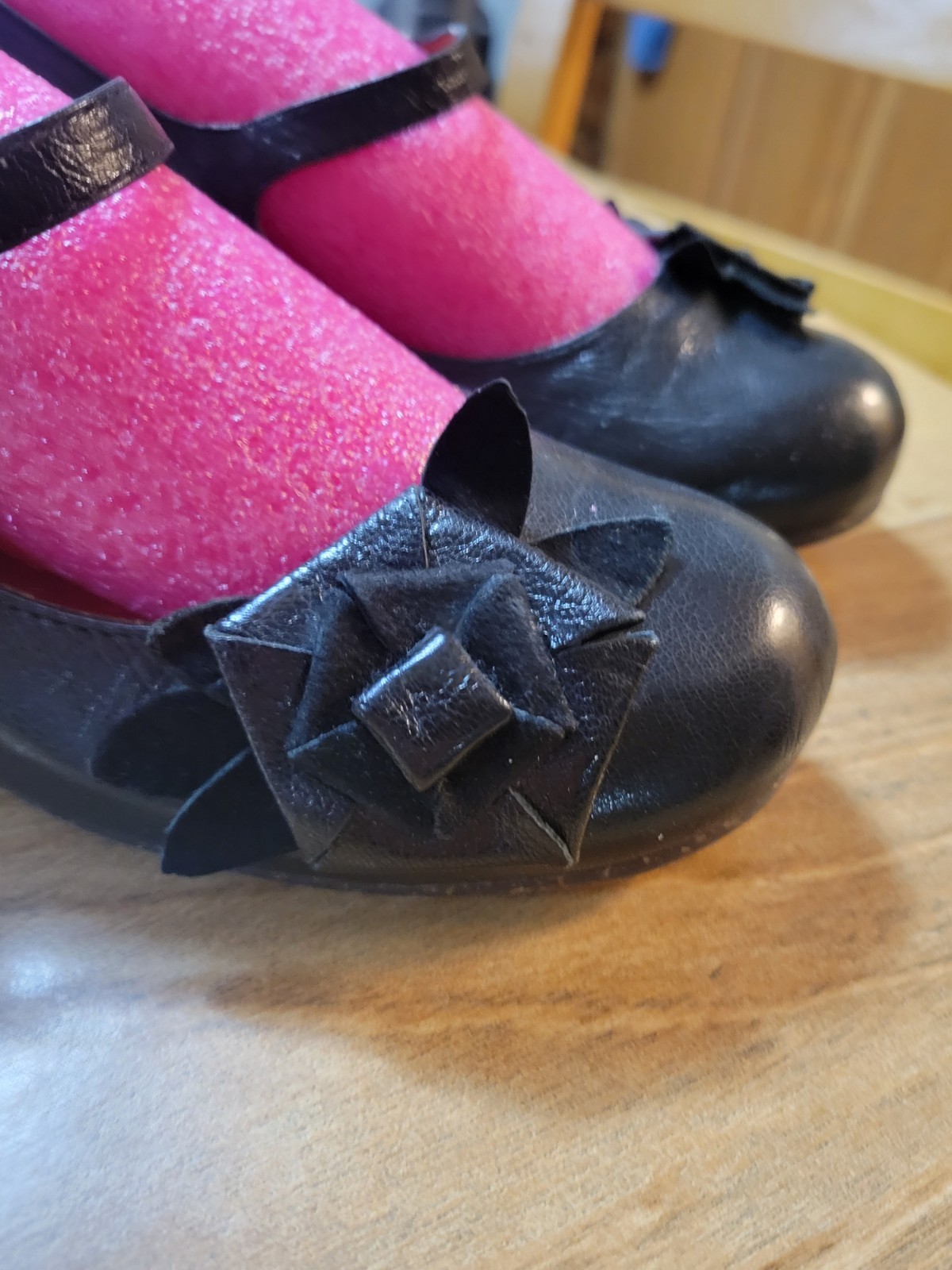 Black Leather Shallow Toe Mary Jane Style Pump By NAYA sz 9-W. Immaculate Condtn
