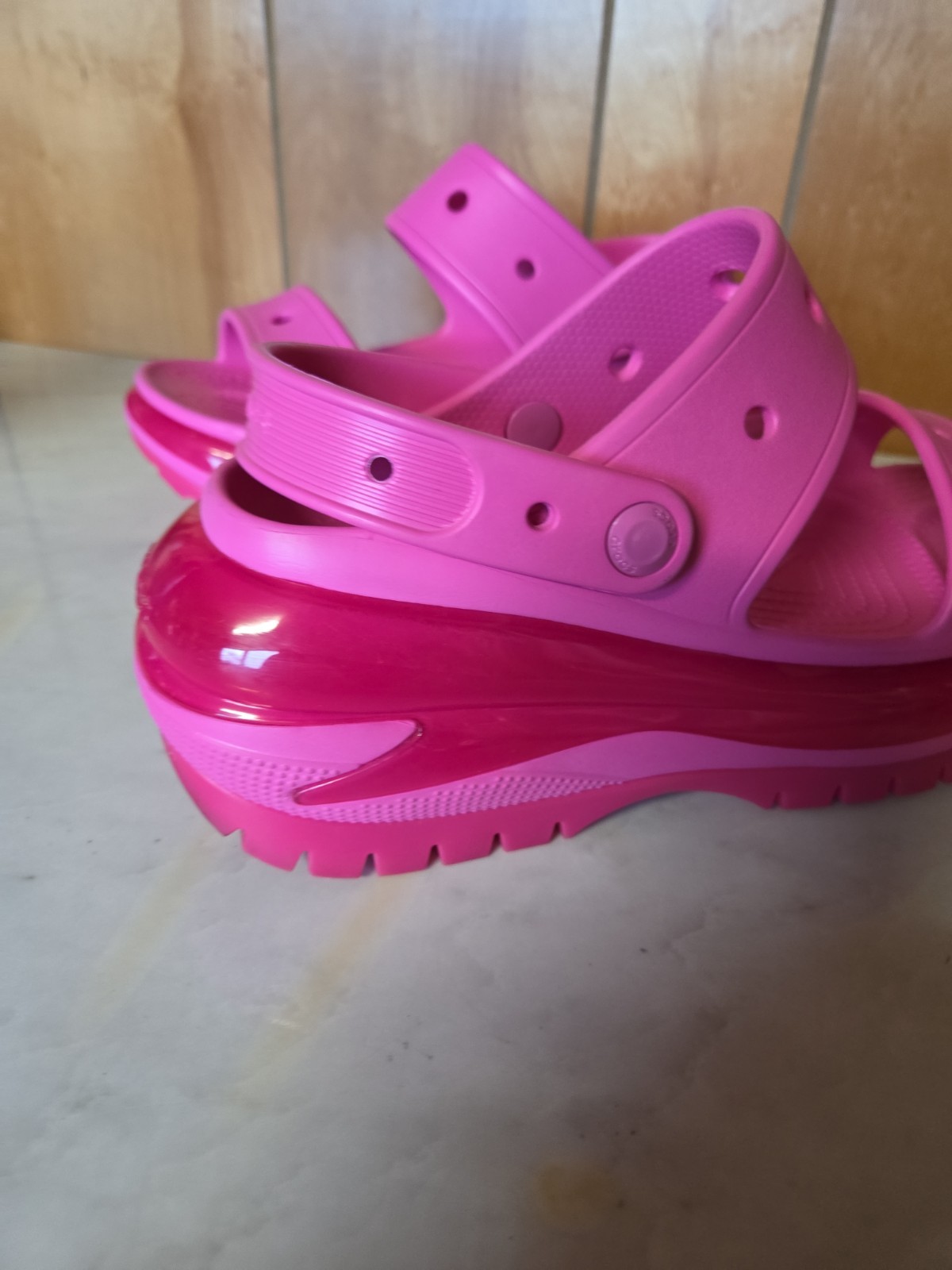 Crocs Classic Mega Crush Platform Sandal Juice Pink Barbie Limited Edition Sz W9