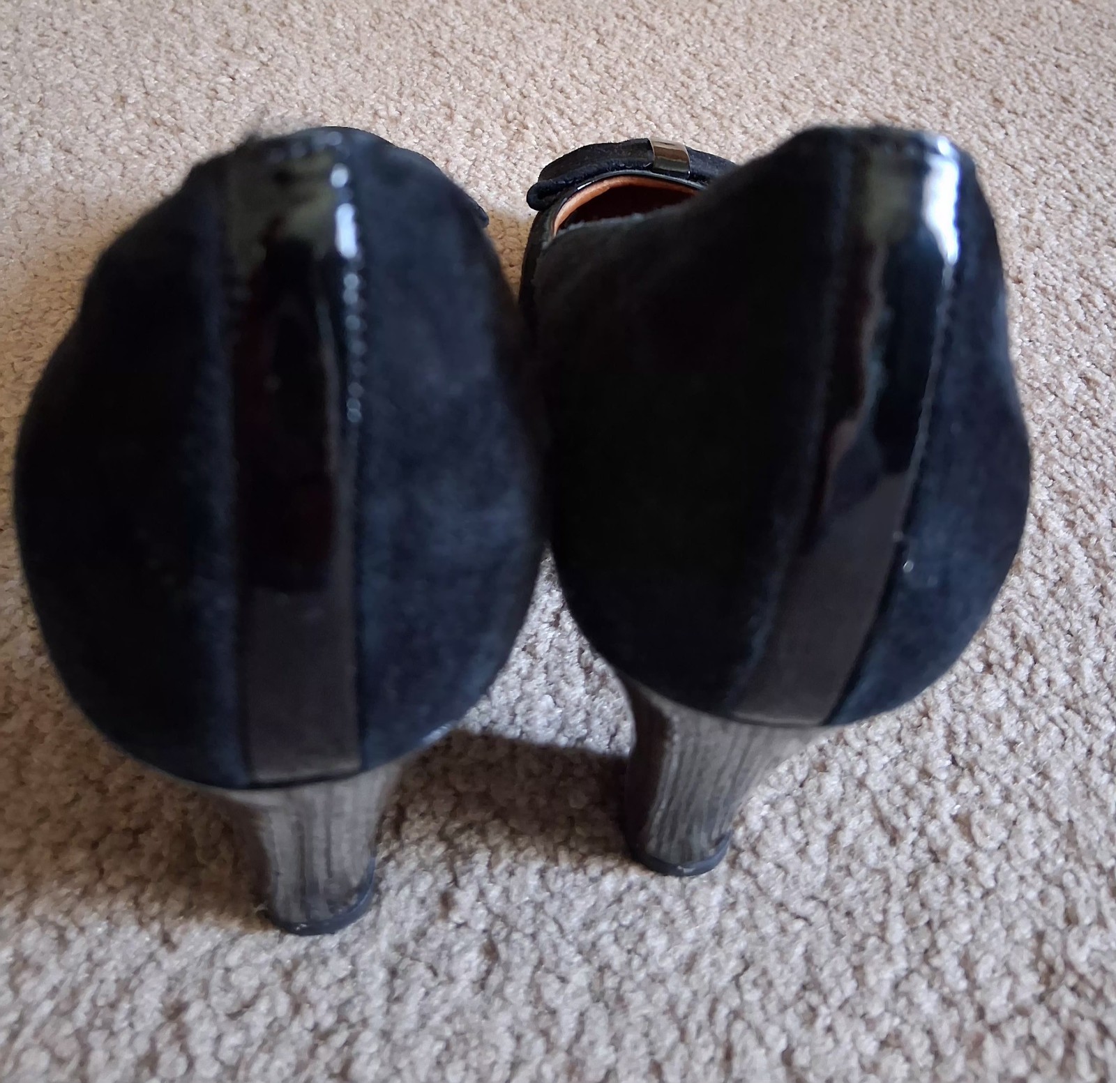 Clark’s Black Suede Bow Heels 7.5