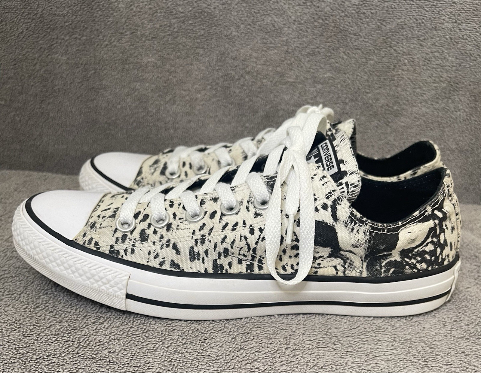 Converse Chuck Taylor All star Womens Size 9 Black White Print