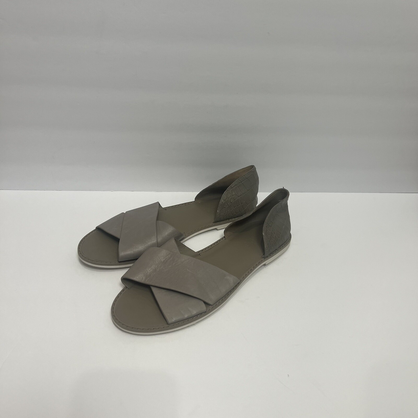 VINCE Sandals 8.5 Ida Snakeskin Print Leather Open Toe Open Side Flats Gray