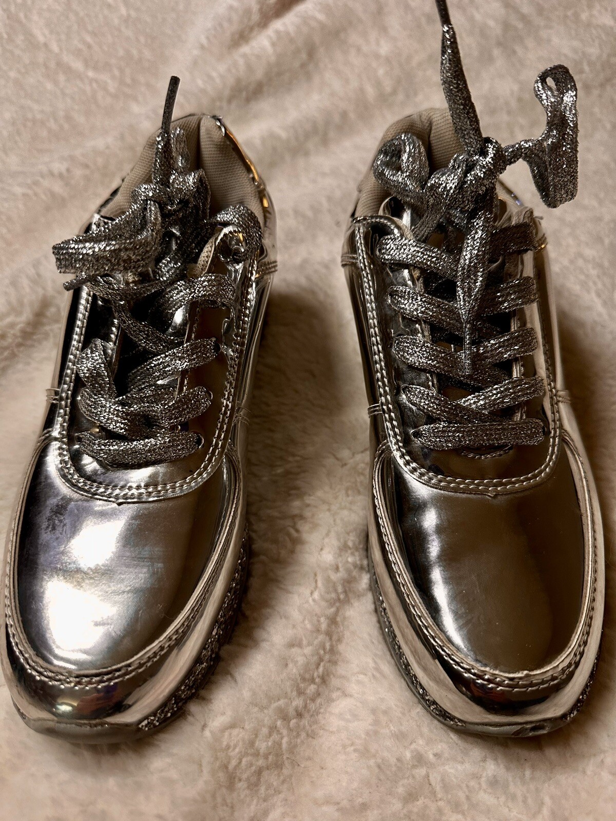 Roxy Rose shiny & glitter silver sneakers women’s size 8.5 costume shoes
