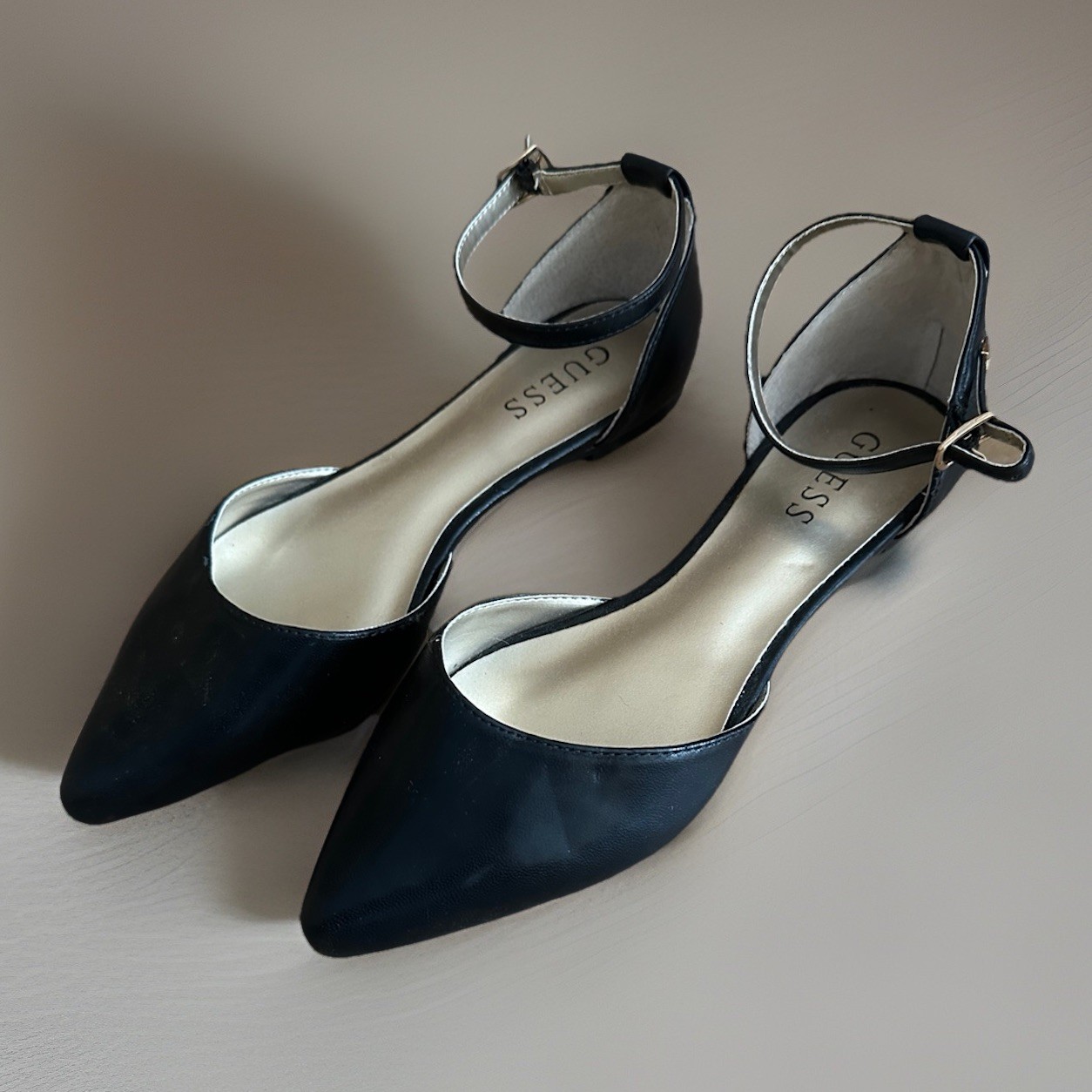 GUESS Women’s Black Pointed Toe Flats Size 7 Slip-On Dress Shoes Casual Workwear