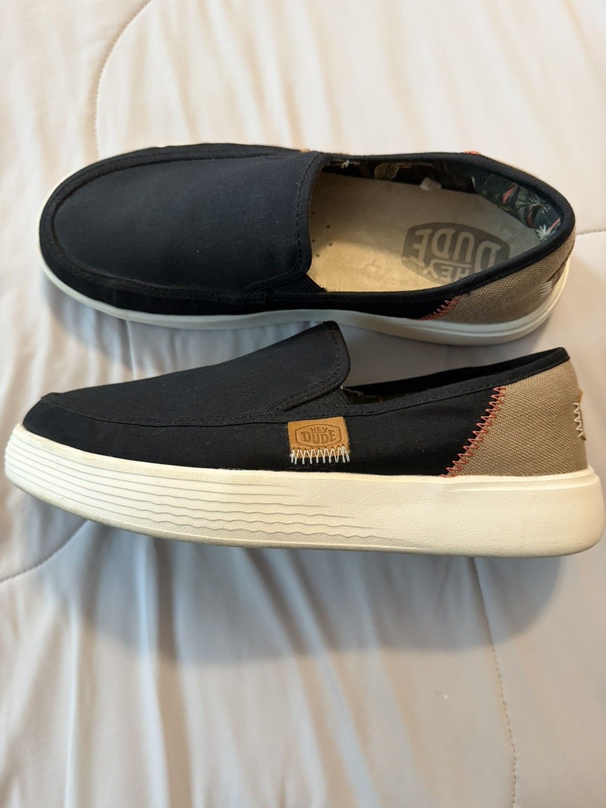 Hey Dude Women’s Sunapee Slip-On Loafer Casual Shoes Size 7 Black and Taupe